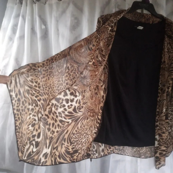 *Sara Michelle animal print top size 2x ( box AA ) - Picture 3 of 5
